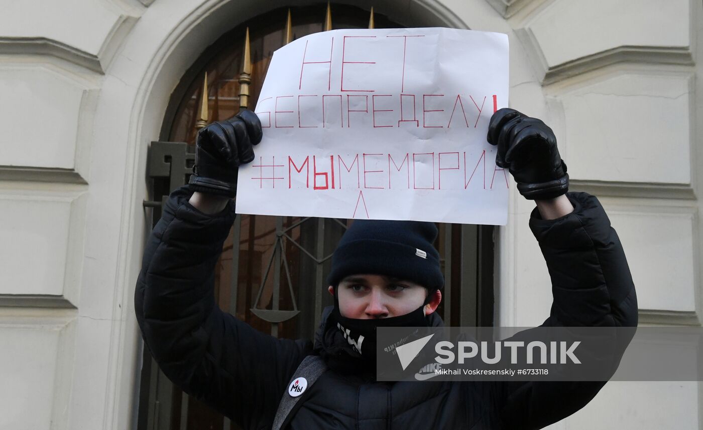 Russia Memorial Centre Closing Trial