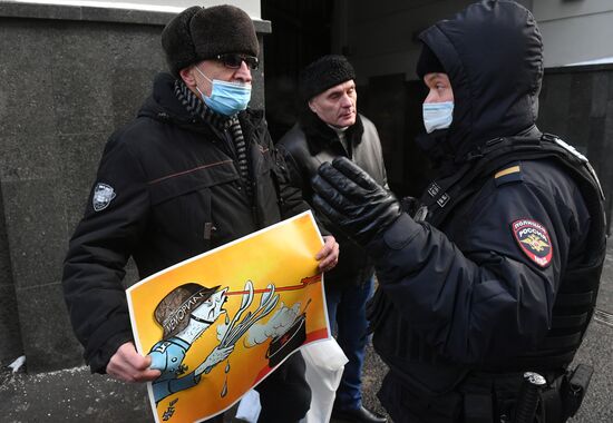 Russia Memorial Centre Closing Trial