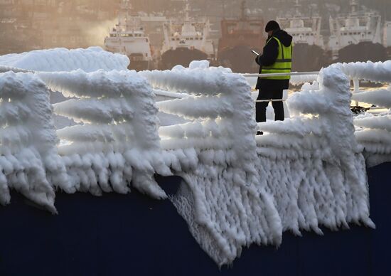 Russia Shipping Frozen Cars