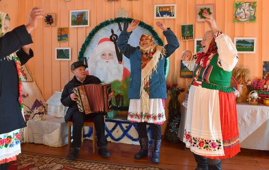Belarus Christmas Caroling
