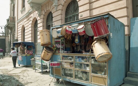 Musical instrument shop in Lima