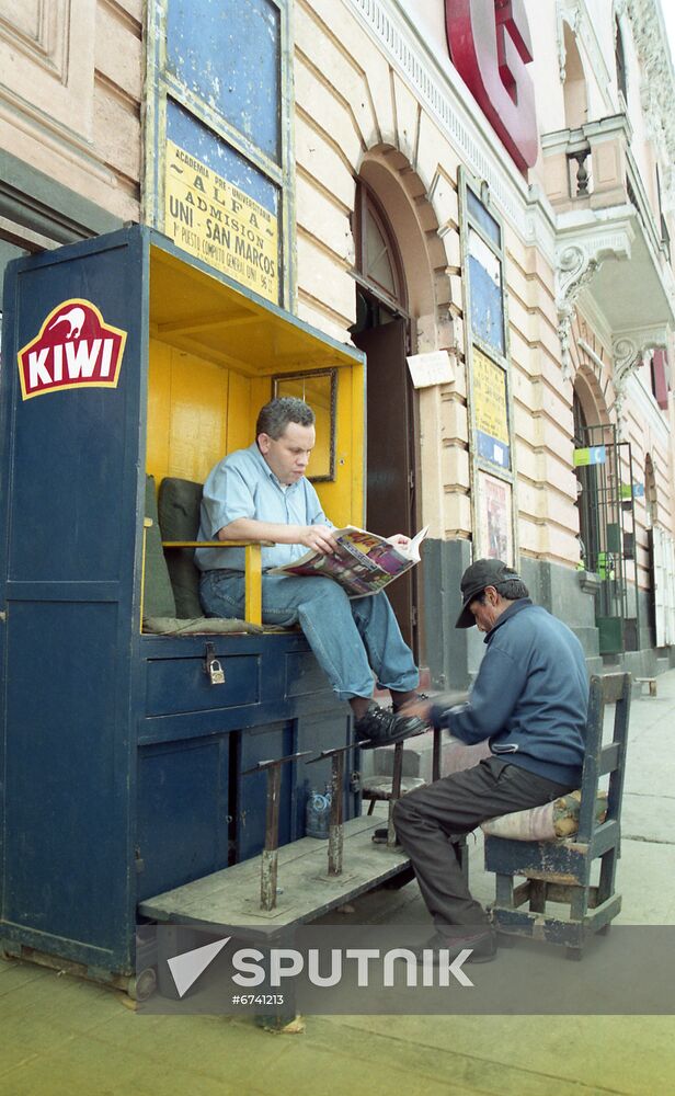 Shoe-shine boy in Lima