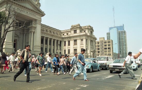 Pedestrian crossing in Lima street