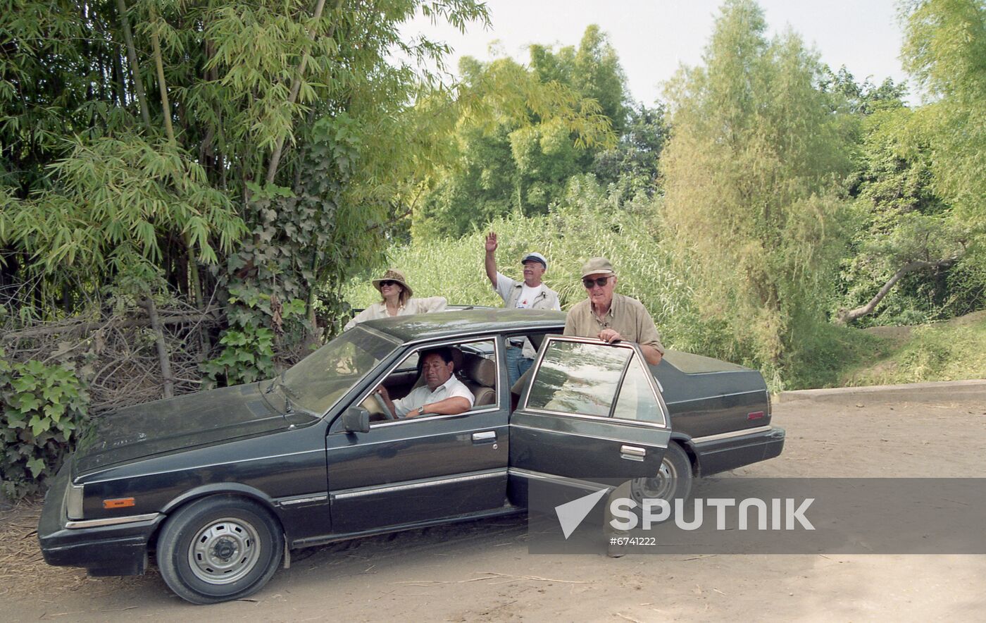 Travelers Yury Senkevich and Thor Heyerdahl in Peru