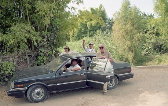 Travelers Yury Senkevich and Thor Heyerdahl in Peru