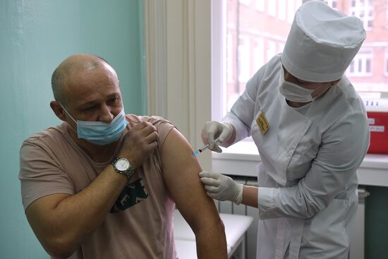 Russia Coronavirus Revaccination 