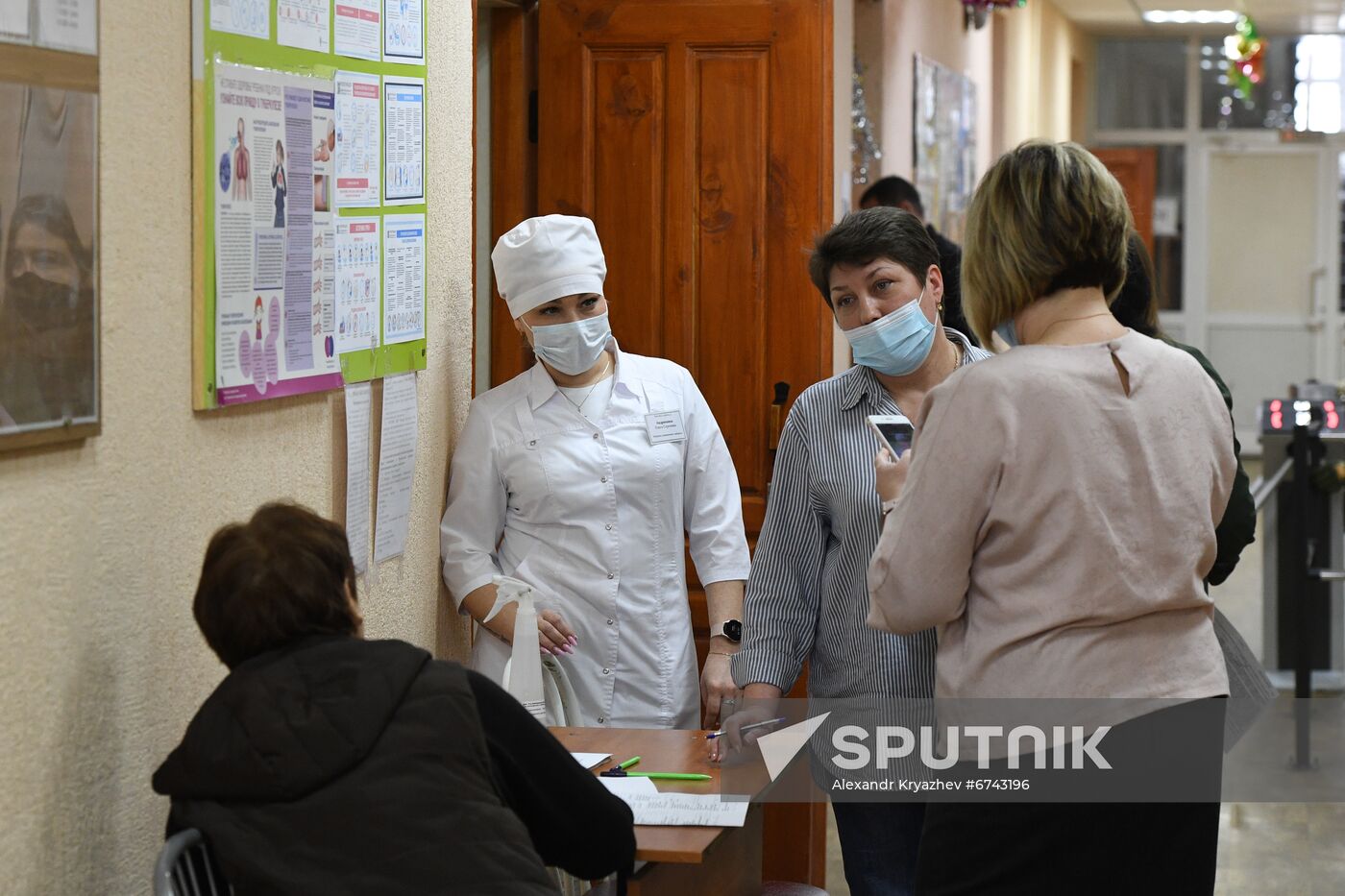 Russia Coronavirus Revaccination 