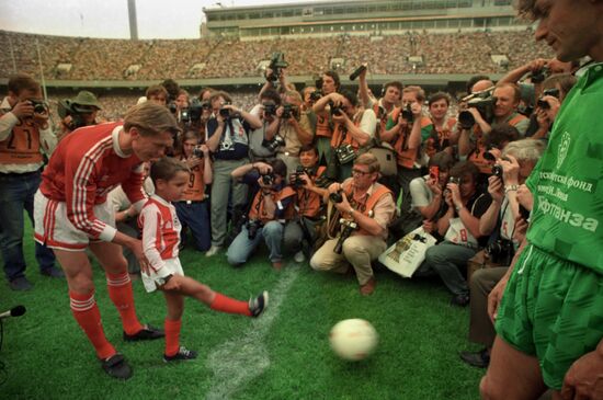 Football player Oleg Blokhin's farewell match