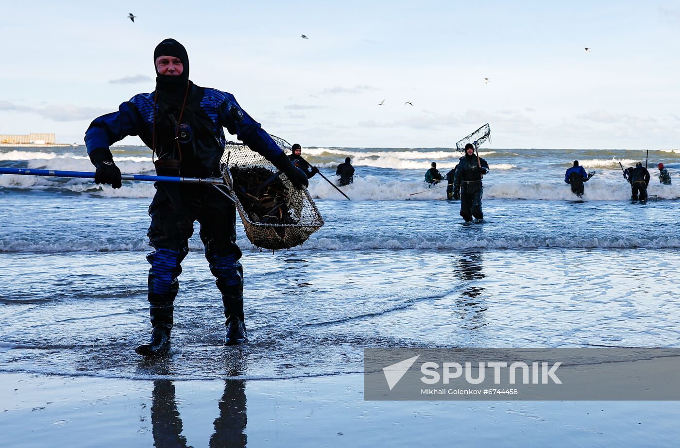 Russia Amber Hunting