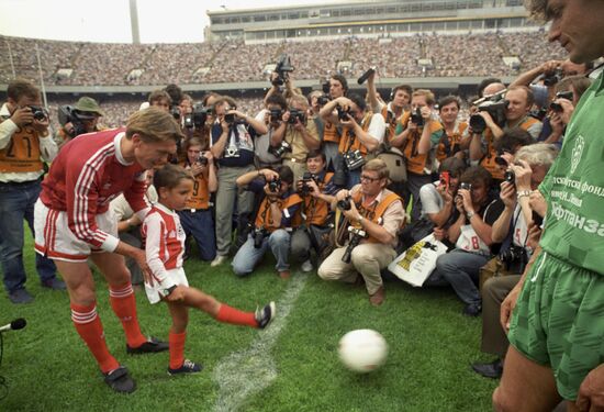 Football player Oleg Blokhin's farewell match