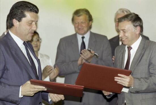 UNESCO Director-General Federico Mayor Zaragoza visits USSR