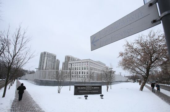 Ukraine Embassies Withdrawing