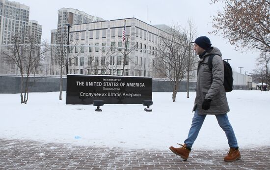 Ukraine Embassies Withdrawing