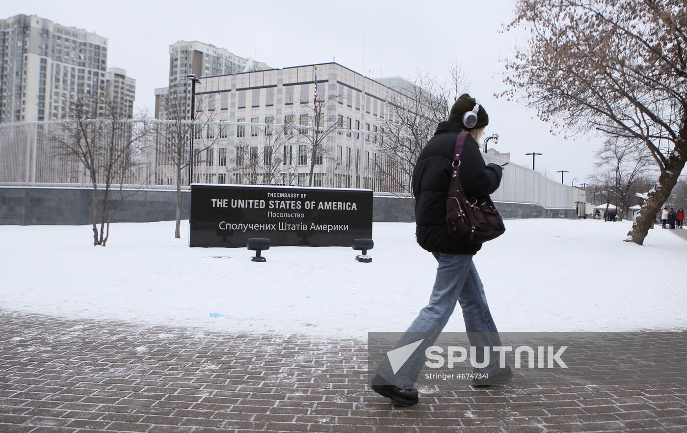 Ukraine Embassies Withdrawing