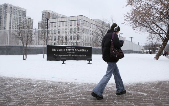 Ukraine Embassies Withdrawing