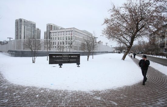 Ukraine Embassies Withdrawing