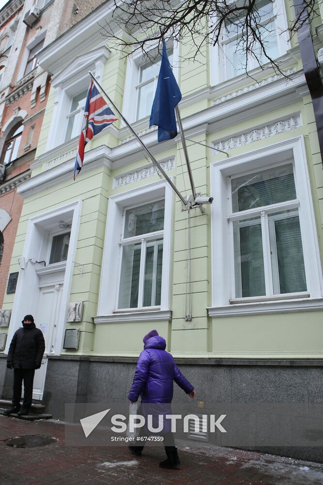 Ukraine Embassies Withdrawing