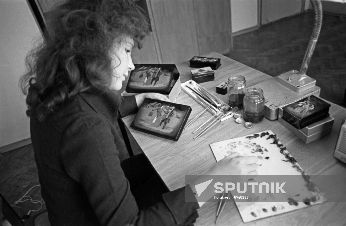 Palekh lacquer miniature