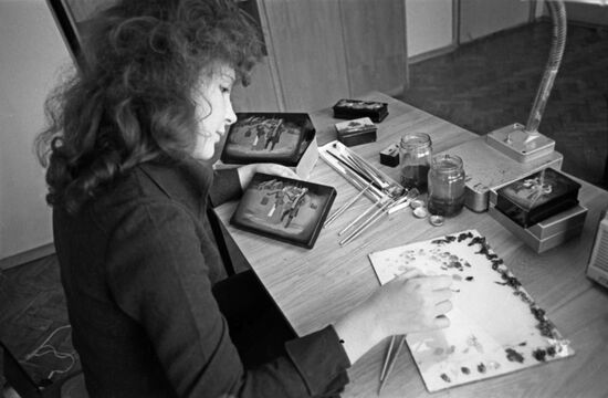 Palekh lacquer miniature