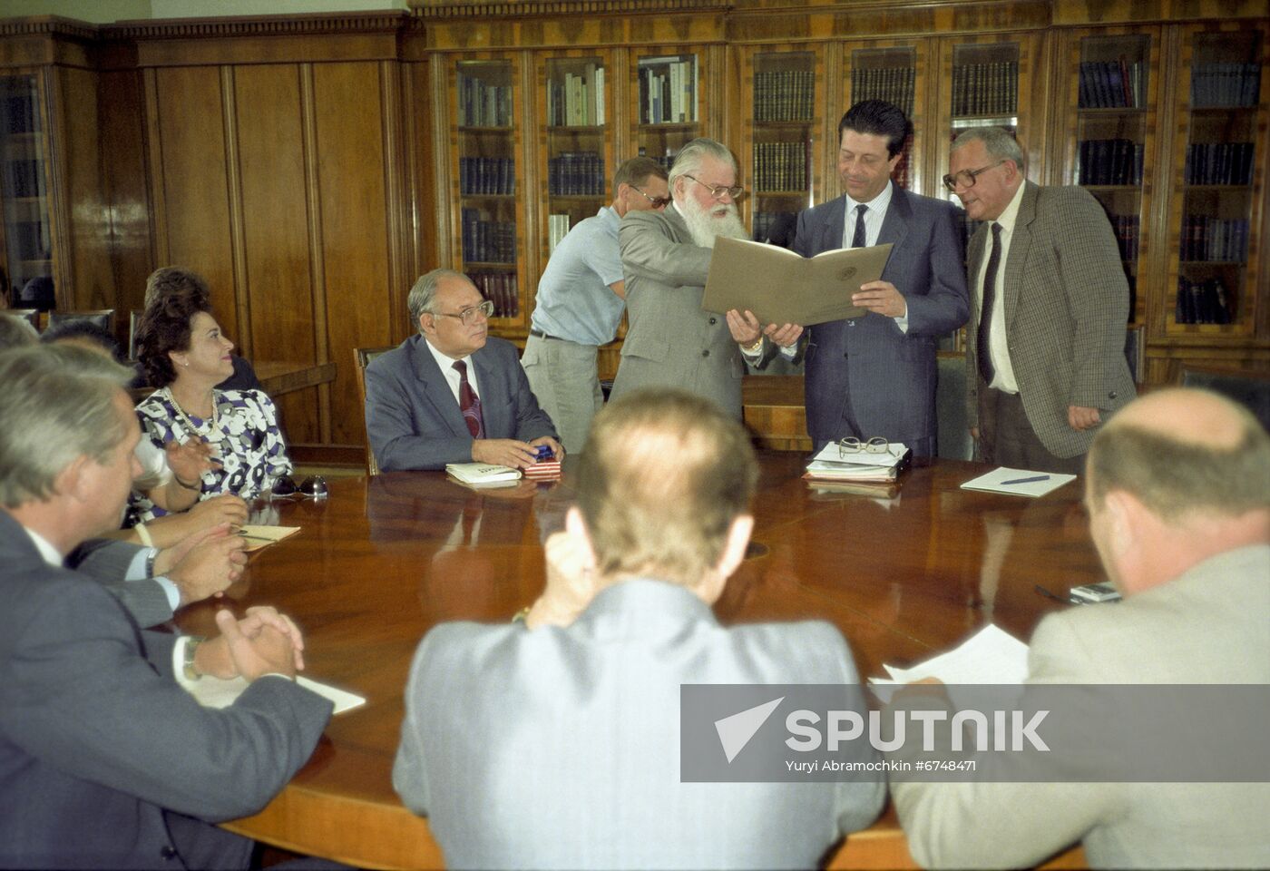 UNESCO Director-General Federico Mayor Zaragoza visits USSR