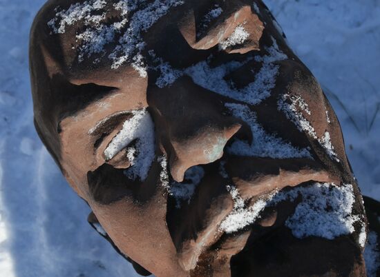 Ukraine Lenin Monument Auction