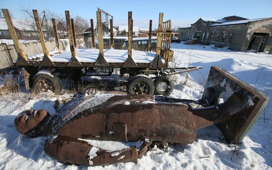 Ukraine Lenin Monument Auction