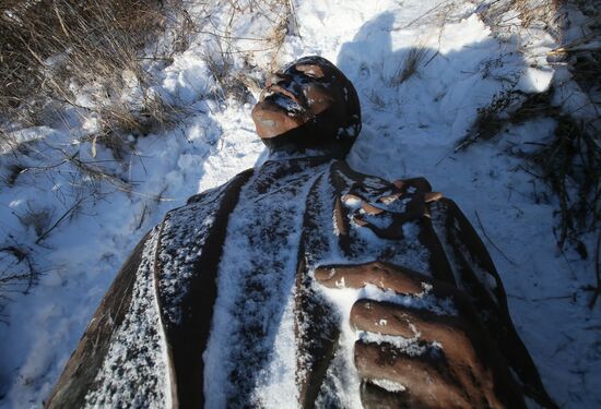 Ukraine Lenin Monument Auction
