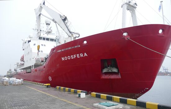 Ukraine Icebreaker Antarctic Expedition 