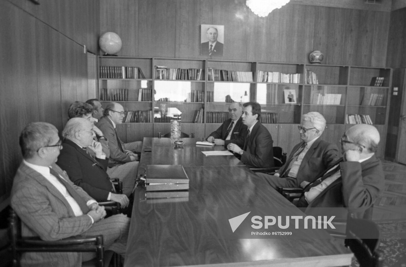 Chief editors of foreign publications - Reppublica (Italy), Le Monde (France) and El Pais (Spain) - visit USSR