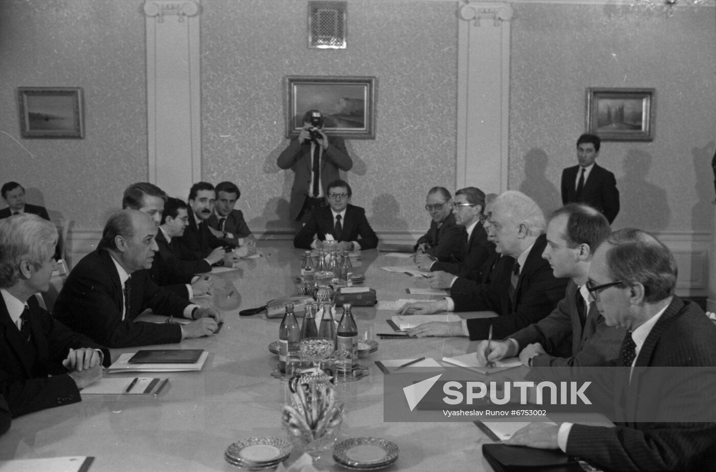Spanish Foreign Minister Francisco Fernandez Ordonez visits Soviet Union