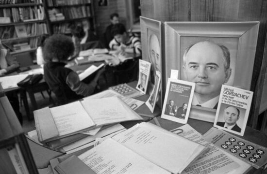 First public Jewish library