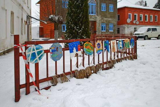 Drawings by Tarusa children and artists