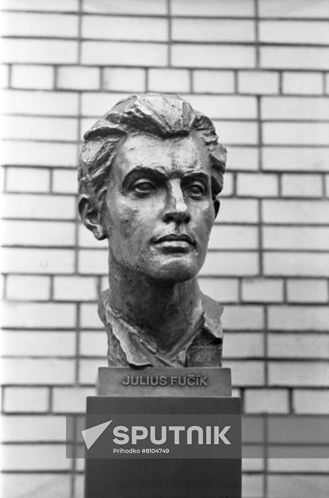 Bust of Czechoslovak journalist and writer Julius Fucik in Moscow