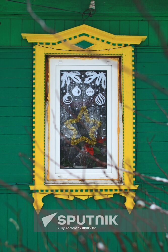 House window in Tarusa during New Year holidays