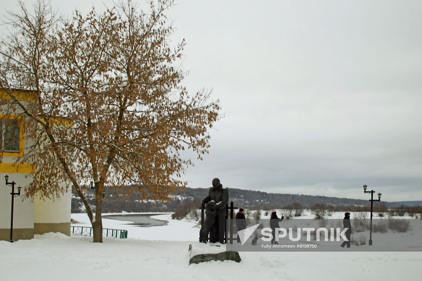 Statue of writer Konstantin Paustovsky in Tarusa