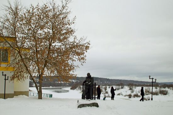 Statue of writer Konstantin Paustovsky in Tarusa