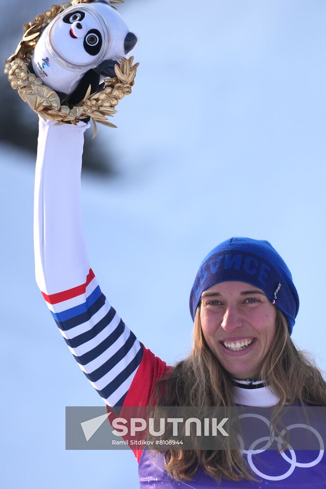 Silver medalist France's Chloe Trespeuch poses during a flower ceremony for the women's snowboard cross final during the Beijing 2022 Winter Olympic Games at Genting Snow Park H & S Stadium in Zhangjiakou, China. Location: China, Zhangjiakou. Author: Ramil Sitdikov/Sputnik. China Olympics 2022 Snowboard Women