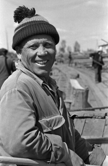 Nikolai Karmanov, foreman of rafters' team