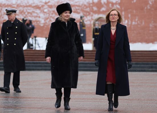 Russia Britain Wreath Laying