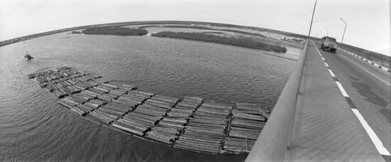 Transporting logs on Vychegda River