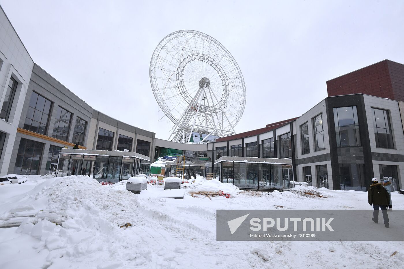 Construction of Sun of Moscow Ferris Wheel