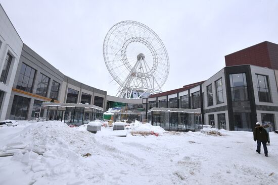 Construction of Sun of Moscow Ferris Wheel