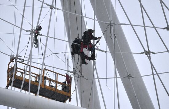 Construction of Sun of Moscow Ferris Wheel