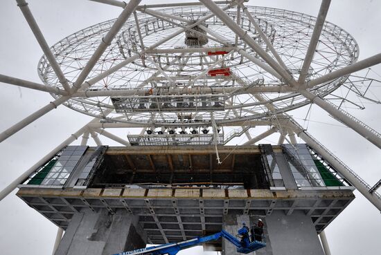Construction of Sun of Moscow Ferris Wheel
