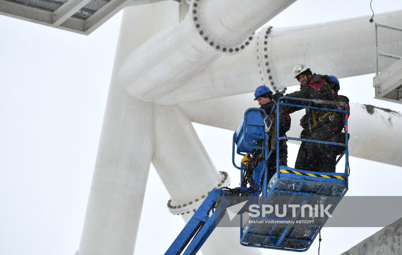 Construction of Sun of Moscow Ferris Wheel