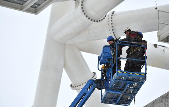 Construction of Sun of Moscow Ferris Wheel