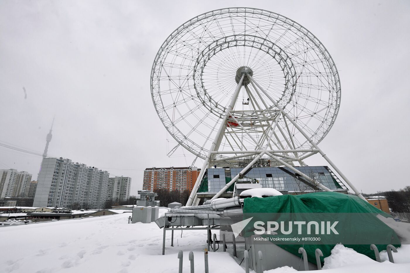 Construction of Sun of Moscow Ferris Wheel