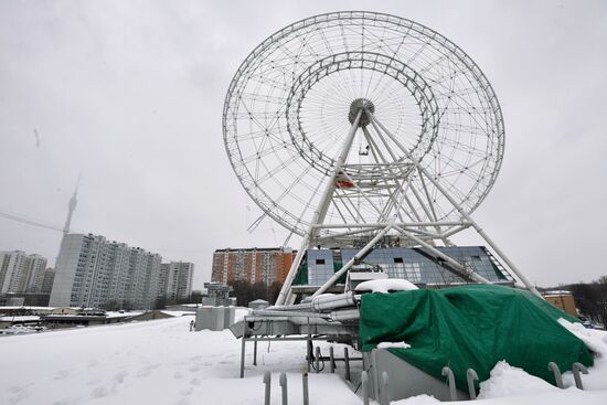 Construction of Sun of Moscow Ferris Wheel