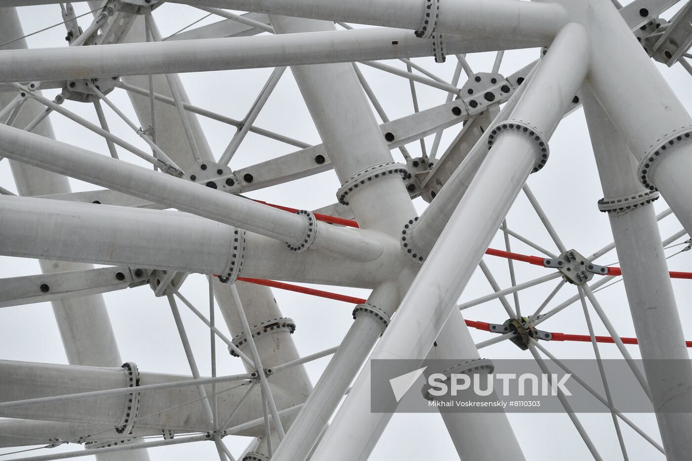 Construction of Sun of Moscow Ferris Wheel