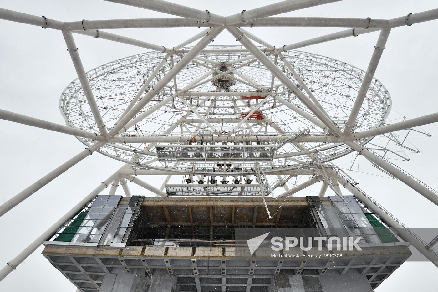 Construction of Sun of Moscow Ferris Wheel